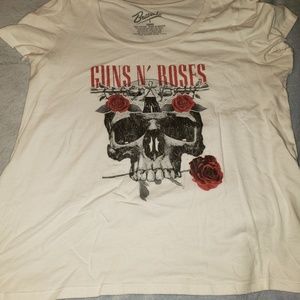 Torrid guns & roses top size 1 can fit a size 2